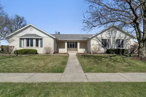 1510 Lake Dr, Morris, IL 60450