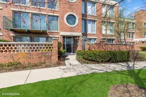 1030 Arbor Ln #201, Northfield, IL 60093