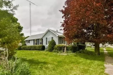 101 N Center Ave, Chana, IL 61015