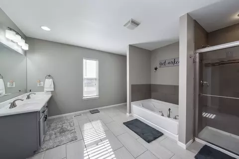 Bath - 507 Settlement Dr, Maple Park, IL 60151 photo 2 of 3