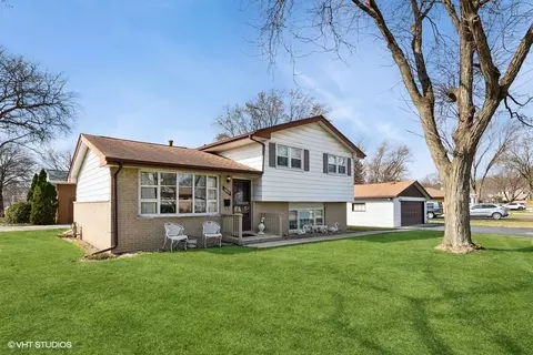16820 Forest View Dr, Tinley Park, IL 60477