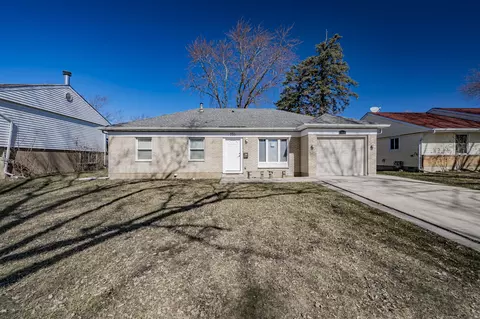 710 Wicker Ave, Streamwood, IL 60107