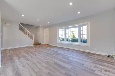 Living - 625 Sandy Ln, Des Plaines, IL 60016 photo 1 of 1