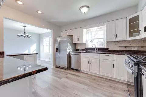 Kitchen - 625 Sandy Ln, Des Plaines, IL 60016 photo 2 of 4