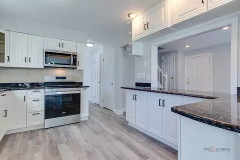 Kitchen - 625 Sandy Ln, Des Plaines, IL 60016 photo 4 of 4
