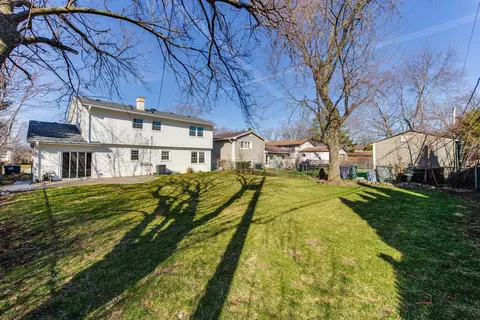 Exterior - 625 Sandy Ln, Des Plaines, IL 60016 photo 3 of 4