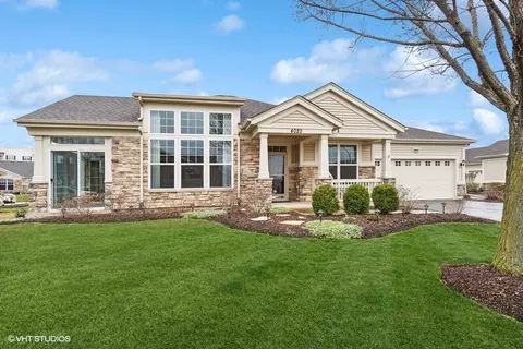 4020 Chapel Hill Ave, Naperville, IL 60564