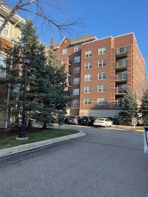 390 W Mahogany Ct #601, Palatine, IL 60067