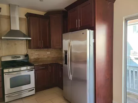 9349 W Harrison St, Des Plaines, IL 60016 photo 6