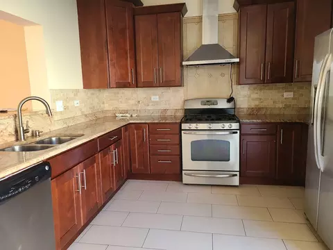 9349 W Harrison St, Des Plaines, IL 60016 photo 8