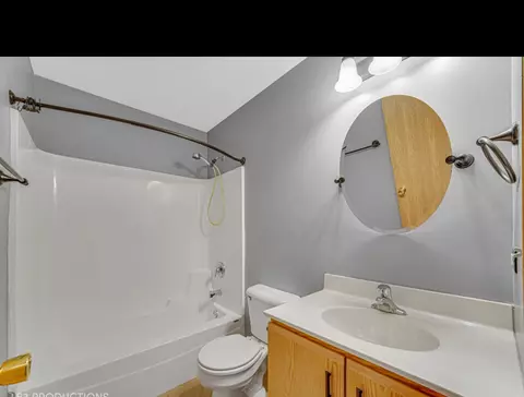 Bath - 25288 Faraday Rd, Manhattan, IL 60442 photo 2 of 3