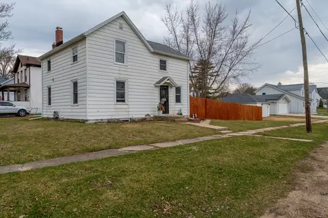 105 Elm St, Forreston, IL 61030
