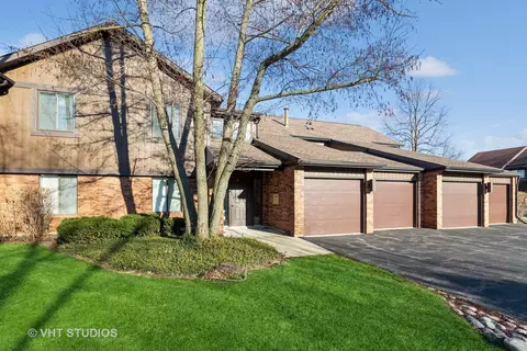 1405 Creekside Ct #D, Elgin, IL 60123
