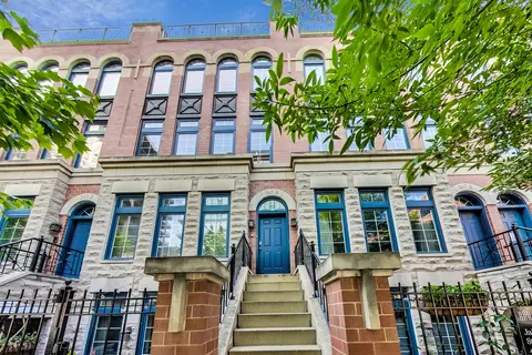 365 W Superior St #B, Chicago, IL 60654