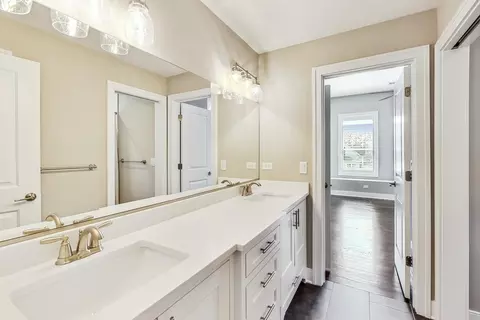 251 E 3rd St, Elmhurst, IL 60126 photo 25