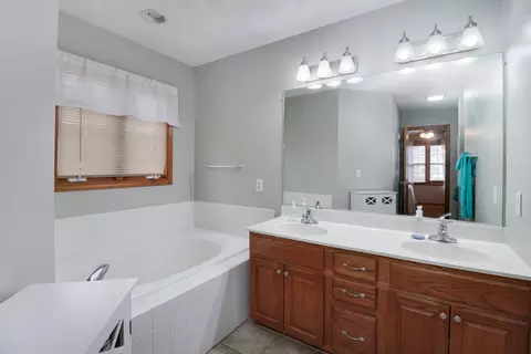 Bath - 1609 Henry St, Normal, IL 61761 photo 2 of 4