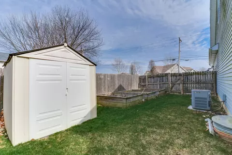 Exterior - 1609 Henry St, Normal, IL 61761 photo 4 of 8
