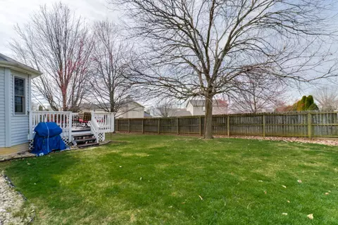 Exterior - 1609 Henry St, Normal, IL 61761 photo 5 of 8
