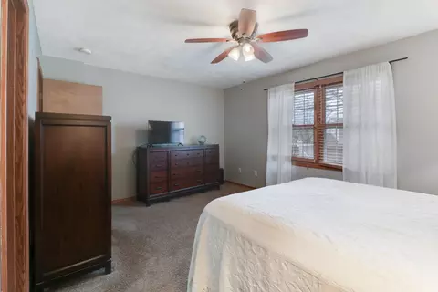 Bedroom - 1609 Henry St, Normal, IL 61761 photo 2 of 3