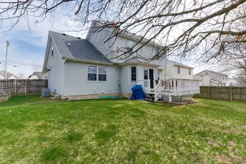 Exterior - 1609 Henry St, Normal, IL 61761 photo 6 of 8