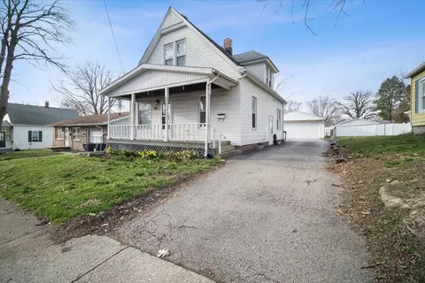 1307 W Elm St, Bloomington, IL 61704