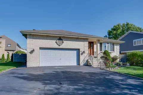 275 Haddon Pl, Addison, IL 60101