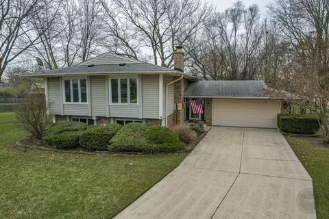 4 Gannet Cir, Bolingbrook, IL 60440