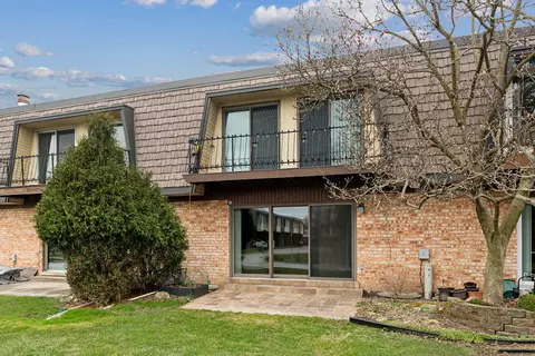 35 Cour Caravelle, Palos Hills, IL 60465