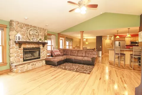 18523 Pawnee Ln, Danvers, IL 61732 photo 4