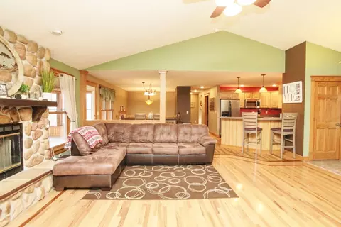 18523 Pawnee Ln, Danvers, IL 61732 photo 5