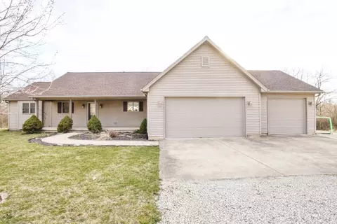 18523 Pawnee Ln, Danvers, IL 61732