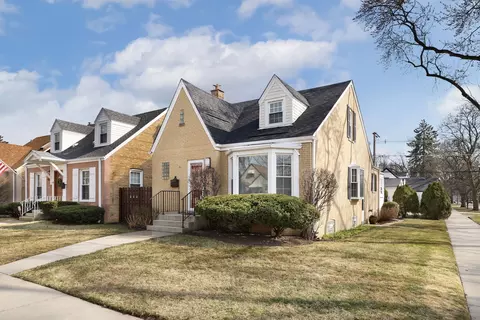 7135 N Mankato Ave, Chicago, IL 60646