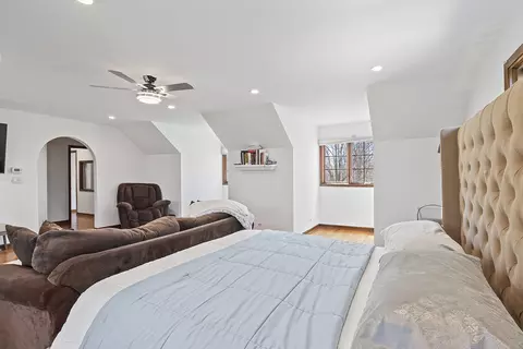 Bedroom - 21 Champlain Rd, South Barrington, IL 60010 photo 4 of 10
