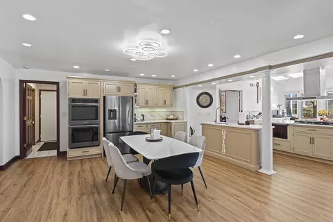 Kitchen - 21 Champlain Rd, South Barrington, IL 60010 photo 3 of 4