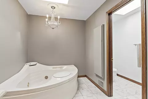 Bath - 21 Champlain Rd, South Barrington, IL 60010 photo 6 of 8