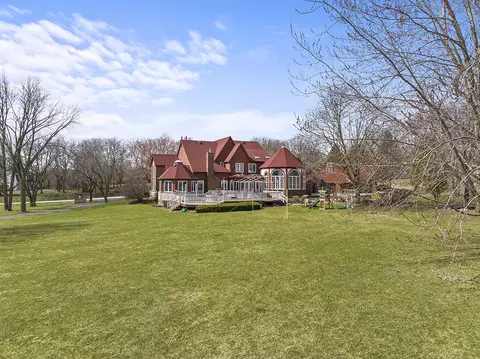Exterior - 21 Champlain Rd, South Barrington, IL 60010 photo 7 of 10