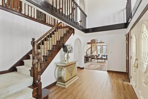 Entry Way - 21 Champlain Rd, South Barrington, IL 60010 photo 2 of 4