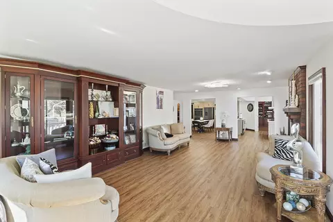 Living - 21 Champlain Rd, South Barrington, IL 60010 photo 5 of 8
