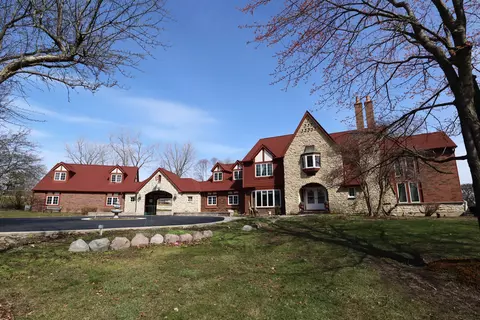 Exterior - 21 Champlain Rd, South Barrington, IL 60010 photo 2 of 10