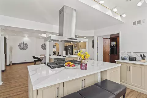 Kitchen - 21 Champlain Rd, South Barrington, IL 60010 photo 2 of 4