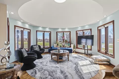 Living - 21 Champlain Rd, South Barrington, IL 60010 photo 4 of 8