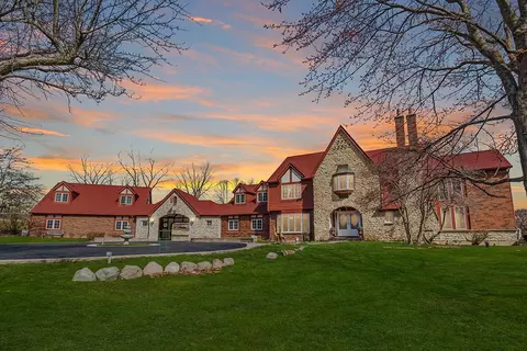 21 Champlain Rd, South Barrington, IL 60010