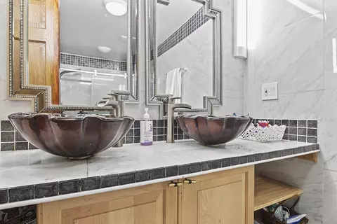 Bath - 21 Champlain Rd, South Barrington, IL 60010 photo 2 of 8