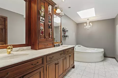 Bath - 21 Champlain Rd, South Barrington, IL 60010 photo 5 of 8