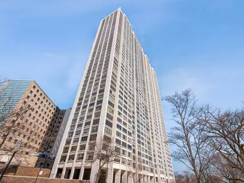 2800 N Lake Shore Dr #2210, Chicago, IL 60657