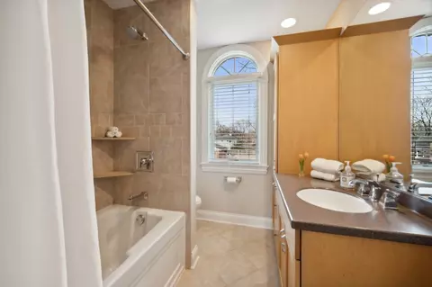 845 Echo Ln, Glenview, IL 60025 photo 24