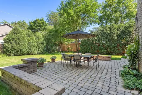 845 Echo Ln, Glenview, IL 60025 photo 4