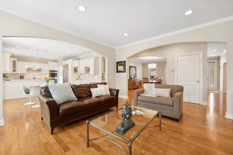 845 Echo Ln, Glenview, IL 60025 photo 8