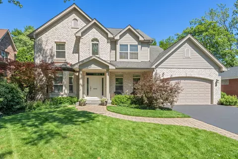 845 Echo Ln, Glenview, IL 60025