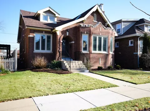 9833 S Hoyne Ave, Chicago, IL 60643